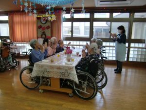 ハトホームにもサンタがやって来た