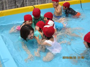 夏本番！！　プールあそびが始まりました。