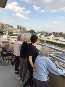 ベランダから新鮮な空気を…