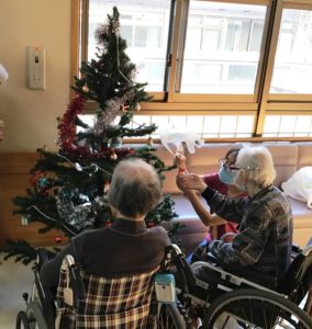 みんなで飾りつけ（ハトホーム）