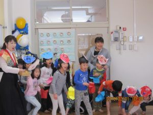 「キャァ～・・・、鬼ハァ～外！福ハァ～内！」