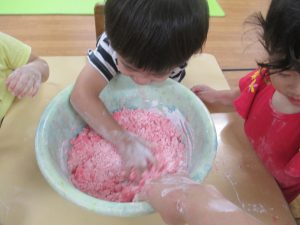 粉と水で、作って遊ぼう！